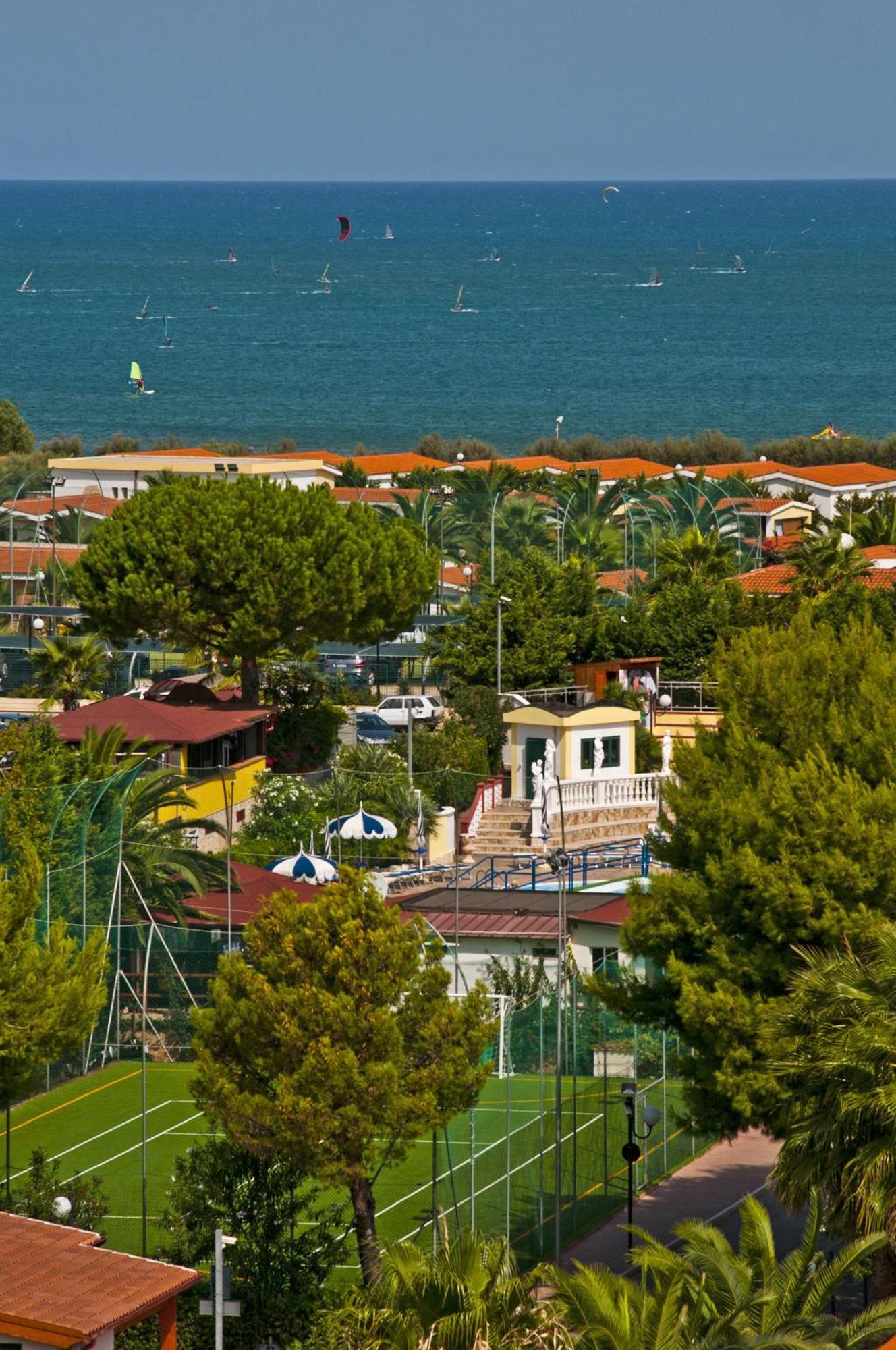 Green Park Village Vieste Bagian luar foto